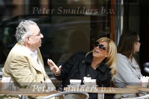 Amsterdam 7 juni 2006
Connie Breukhoven om 12 uur op terras bij Joffers met haar financiele expert.
Peter Smulders bv