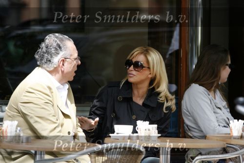 Amsterdam 7 juni 2006
Connie Breukhoven om 12 uur op terras bij Joffers met haar financiele expert.
Peter Smulders bv