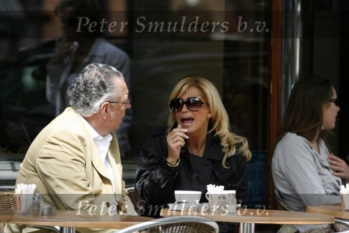 Amsterdam 7 juni 2006
Connie Breukhoven om 12 uur op terras bij Joffers met haar financiele expert.
Peter Smulders bv