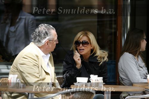 Amsterdam 7 juni 2006
Connie Breukhoven om 12 uur op terras bij Joffers met haar financiele expert.
Peter Smulders bv