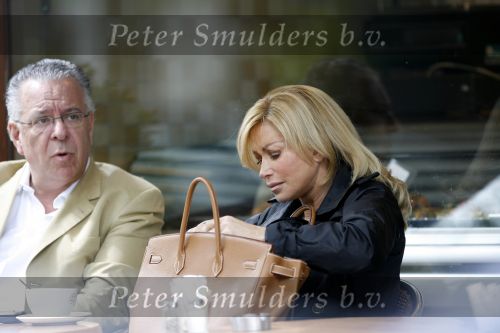 Amsterdam 7 juni 2006
Connie Breukhoven om 12 uur op terras bij Joffers met haar financiele expert.
Peter Smulders bv