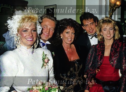 Den Haag 20 November 1987
Trouwen Vanessa ( Connie Breukhoven ) met haar man Hans Breukhoven 
Rechts Laura Huizer en Berdien Stenberg met haar inmiddels ex-man Marcel