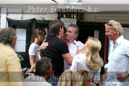 Amsterdam, 24 Juni 2006
PC Hoofstraat ontmoeting tussen Gerard Joling en Connie Breukhoven, Hans Breukhoven en Wino Omtzigt
© Foto Peter Smulders BV