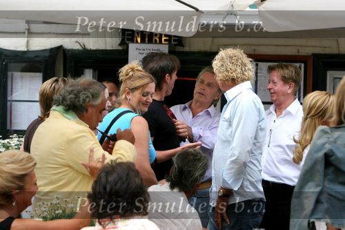 Amsterdam, 24 Juni 2006
PC Hoofstraat ontmoeting tussen Gerard Joling en Connie Breukhoven, Hans Breukhoven en Wino Omtzigt
© Foto Peter Smulders BV