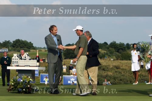 Zandvoort, 13 Augustus 2006
Dutch KLM Open Golf 2006 Kennemer golfclub
Toernooidirecteur Daan Slooter in gesprek Richard Green en robbie v Erven Dorens