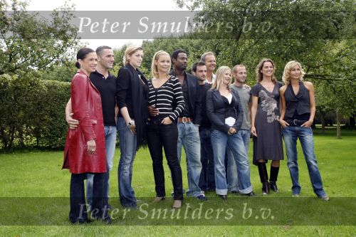 Overveen 14 augustus 2006
Najaarspresentatie RTL.
Babette v veen Bert Kuizenga John Williams Wendy v Dijk en Froukje de both. deelnemers dancing on ice uit Nederland. de belgische deelnemers zijn Kelly Pfaff, Staf Coppens Luc Appermont Pascale Naessens Wim Soutaer
Peter Smulders bv