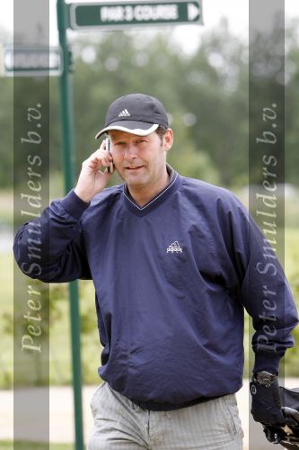 Naarderbos 1 juni 2006
Golfdag tbv de Richard Krajicek foundation.
Danny Blind met gsm
Peter Smulders b