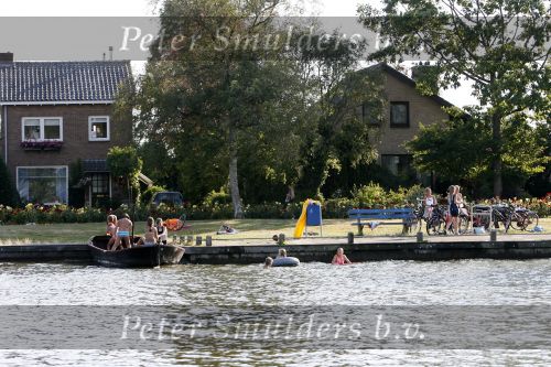 Weesp 18 juli 2006
Kinderen zwemmen in vecht bij weesp
Peter Smulders bv