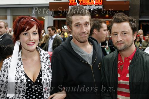 Amsterdam 26 juni 2006
Premiere over the edge in Tushinsky.
mtv vj Otto jan Ham Evelien Bosch en Dennis Weening
Peter Smulders bv