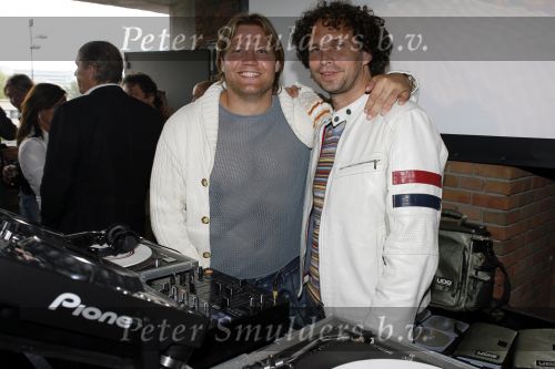 Amsterdam 19 mei 2006
Presentatie blad Gullit in vak zuid.
Ronald Molendijk en Dennis v d Geest
Peter Smulders