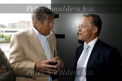 Amsterdam 19 mei 2006
Presentatie blad Gullit in vak zuid.
Peter Post met Dirk Jan bakker
Peter Smulders