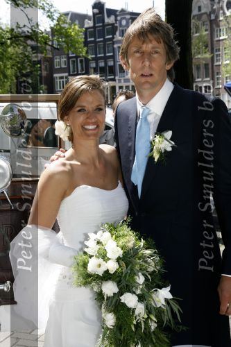 Amsterdam 20 mei 2006
Edwin v d Sar en zijn vrouw Annemarie trouwen in Amsterdam.
Edwin met zijn vrouw  
Peter Smulders bv