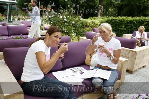 Wassenaar 19 juni 2006
Beau Monde rally met cabrio\'
Quinty Trustfull en Ellemieke Vermolen
Peter Smulders bv