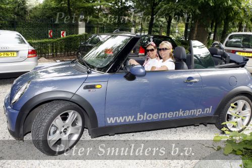 Wassenaar 19 juni 2006
Beau Monde rally met cabrio\'s.
Ellemieke Vermolen met Quincy trustfull in mini cooper en Leco v Zadelhoff
Peter Smulders bv