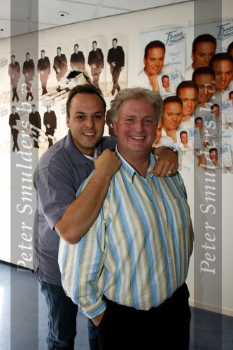 Arnhem 28 juni 2006
Frans Bauer en Emile Hartkamp in studio. Emile is 45 kg afgevallen.
Peter Smulders bv