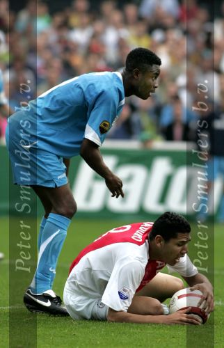Rotterdam, 7 Mei 2006
Feyenoord stadion Gatorade Cup (KNVB-beker ) Seizoen 2005/2006
AJAX-PSV, eindstand 2-1
Eric Addo in duel met Hedwiges Maduro