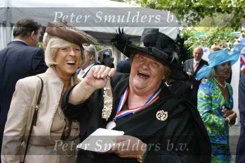 Breukelen 7 juni 2006
Haringparty neijenrode.
Erica Terpstra met haring en Lia v d Berg
Peter Smulders bv