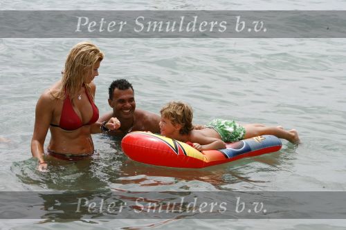 Ibiza 27 juli 2006
Ruud Gullit op vakantie met Estelle Joelle en Maxim op Ibiza.