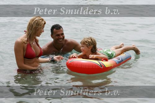 Ibiza 27 juli 2006
Ruud Gullit op vakantie met Estelle Joelle en Maxim op Ibiza.