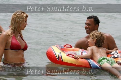 Ibiza 27 juli 2006
Ruud Gullit op vakantie met Estelle Joelle en Maxim op Ibiza.