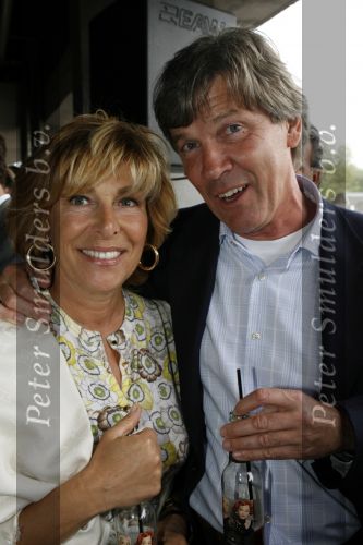 Amsterdam 19 mei 2006
Presentatie blad Gullit in vak zuid.
Hydranka moeder Estelle Gullit met vriend
Peter Smulders