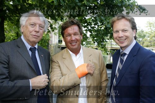Breukelen 7 juni 2006
Haringparty neijenrode.
Cees Dam met zoon en Evert Kroon
Peter Smulders bv