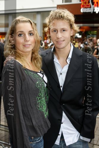 Amsterdam 26 juni 2006
Premiere over the edge in Tushinsky.
Ewout Genemans met vriendin
Peter Smulders bv
