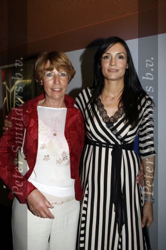 Amsterdam 16 mei 2006
Premiere film Famke Jansen in pathe de munt.
Famke met haar moeder