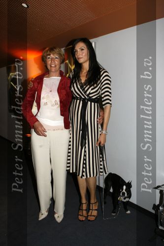 Amsterdam 16 mei 2006
Premiere film Famke Jansen in pathe de munt.
Famke met haar moeder
Peter Smulders bv