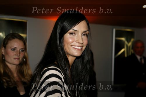 Amsterdam 16 mei 2006
Premiere film Famke Jansen in pathe de munt.
Famke met nichtje en hond.
Peter Smulders bv