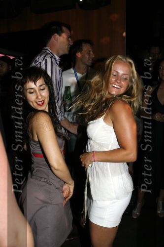 Amsterdam 13 juni 2006
FHM party in club Mansion.
Fatima de Moreira Melo dansend
Peter Smulders bv