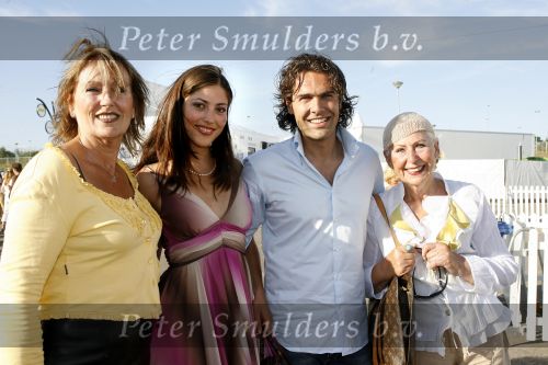 Amsterdam 14 juli 2006
Premiere Cirque du Soleil Alegria.
Ferenc Lorch met zijn vriendin moeder en oma