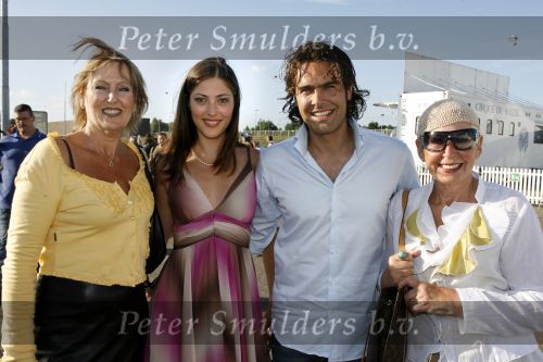 Amsterdam 14 juli 2006
Premiere Cirque du Soleil Alegria.
Ferenc Lorch met zijn vriendin moeder en oma
