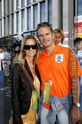 Frankfurt, 21 Juni 2006 3e wedstrijd in de poule tussen Nederland-Argentinie, eindstand 0-0
Frank de Boer met zijn vrouw
© Foto Peter Smulders BV