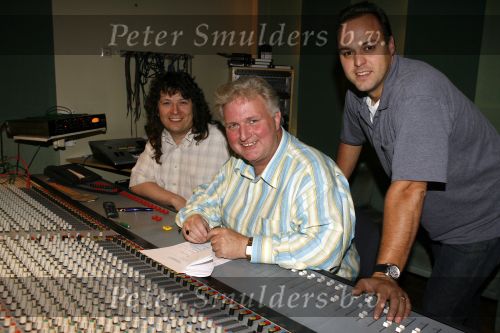 Arnhem 28 juni 2006
Frans Bauer en Emile Hartkamp in studio. Emile is 45 kg afgevallen.
Peter Smulders bv