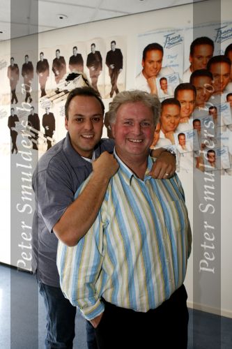 Arnhem 28 juni 2006
Frans Bauer en Emile Hartkamp in studio. Emile is 45 kg afgevallen.
Peter Smulders bv