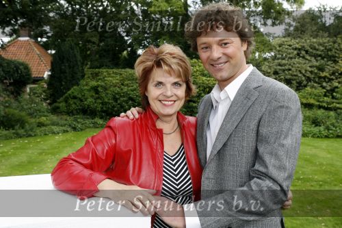 Laren 23 augustus 2006
Perspresentatie AVRO bij singer in Laren.
Nelleke v d Krogt en Frits Sissing
