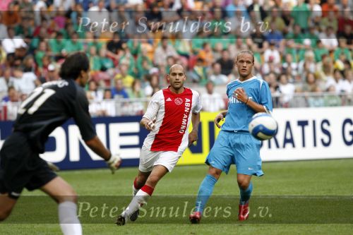 Amsterdam 13 augustus 2006
AJAX-PSV 3-1 om de Johan Cruyffschaal in de arena.
Gabri in duel met Mika Vayrynen
Peter Smulders bv