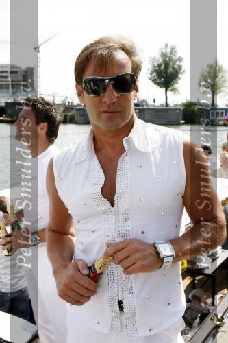 Amsterdam 5 augustus 2006
Gay parade in amsterdam.
Gerard Joling  
Peter Smulders bv