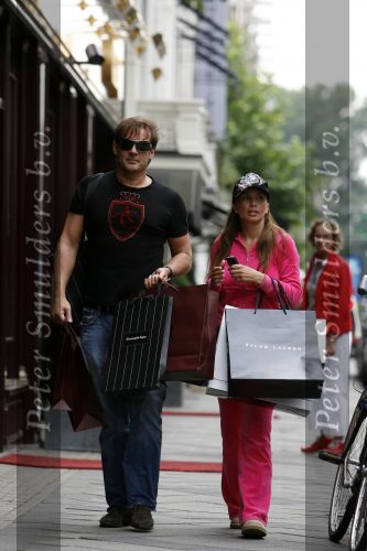 Amsterdam 23 augustus 2006
Gerard Joling en Rossana Lima shoppen op de pc hooftstraat.
Peter Smulders bv