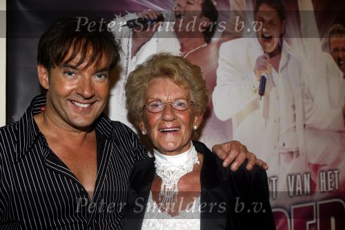 Amsterdam 27 mei 2006
Toppers in concert met Rene Froger Gerard Joling en Gordon in  Gerard met zijn moeder
Peter Smulders bv