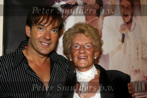 Amsterdam 27 mei 2006
Toppers in concert met Rene Froger Gerard Joling en Gordon in  Gerard met zijn moeder
Peter Smulders bv