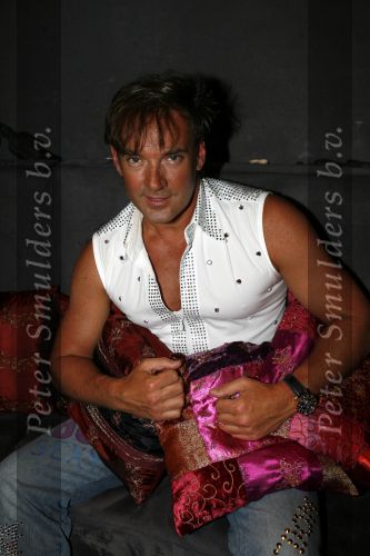 Rotterdam 28 juni 2006
Miss femmefone in de Jackie in rotterdam. Gerard Joling met gsm
PeterSmulders bv