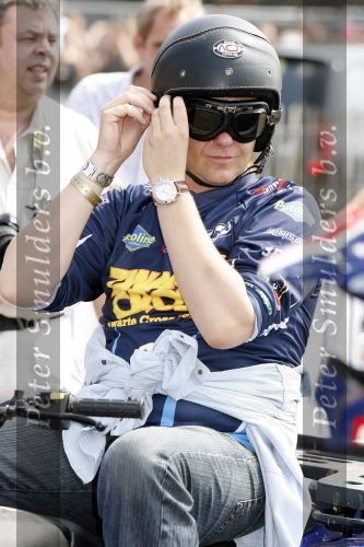 Lichtenvoorde 23 juli 2006
De zwarte cross met diverse BN ers.
Gijs Staverman met achterop Astrid de Jong