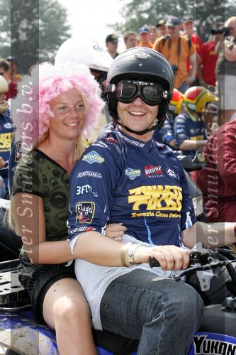 Lichtenvoorde 23 juli 2006
De zwarte cross met diverse BN ers.
Gijs Staverman met achterop Astrid de Jong