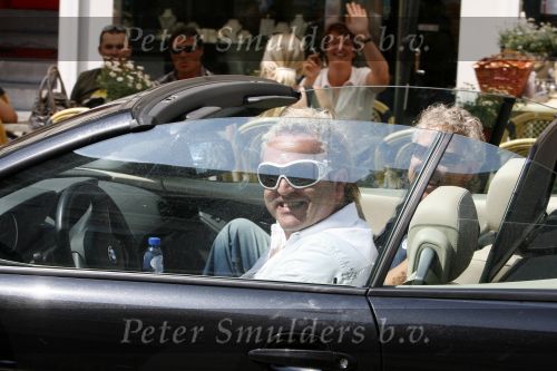 Amsterdam 30 juni 2006
Gordon in bmw cabrio op de pc hooftstraat met zijn broer
Peter Smulders bv