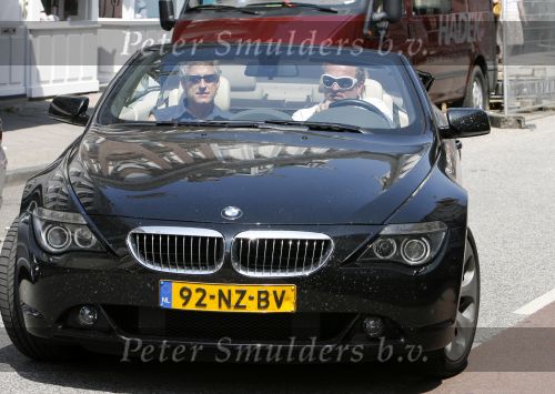Amsterdam 30 juni 2006
Gordon in BMW cabrio op de pc hooftstraat met zijn broer
Peter Smulders bv