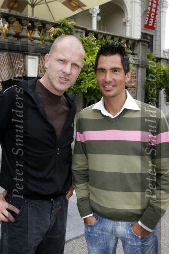 Amsterdam 17 augustus 2006
Presentatie Peking express in film museum.
Guido Wijers en Maxim hartman
Peter Smulders bv