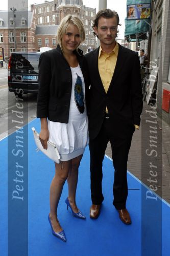 Amsterdam 16 mei 2006
Premiere film Famke Jansen in pathe de munt.
Hanna Verboom met vriend
Peter Smulders bv