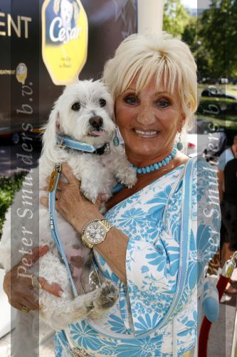 Amsterdam 16 juli 2006
OPening honden spa in het hilton hotel
Hanny Veerkamp met hond.